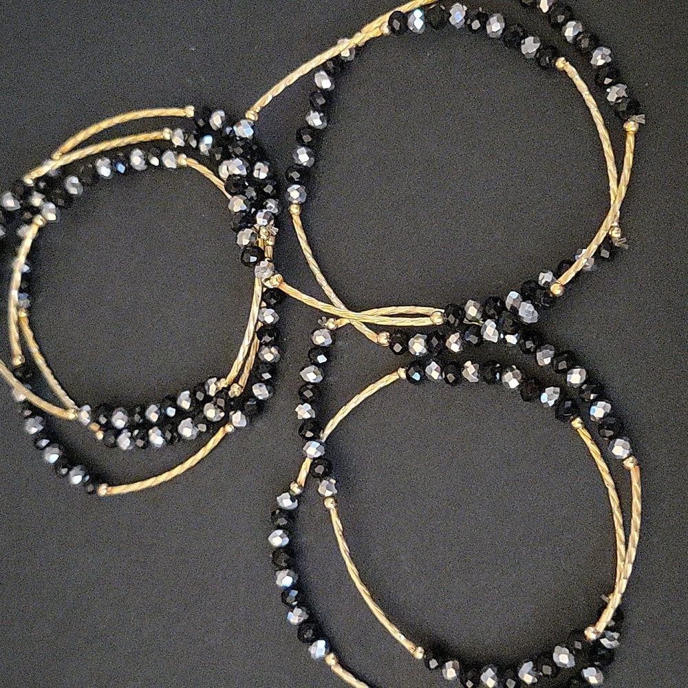 Elegant Black and Silver Beaded Bracelet - Picture 3 of 3